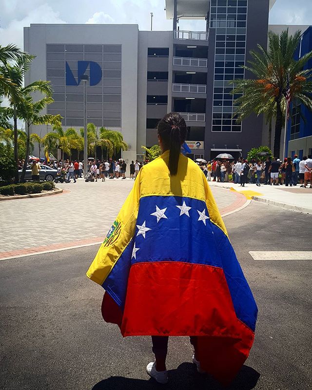 #16j | #Venezuela dijo Presente en el @mdcollege West Campus. Foto @erikabello_#consultapopular #estoyconvenezuela